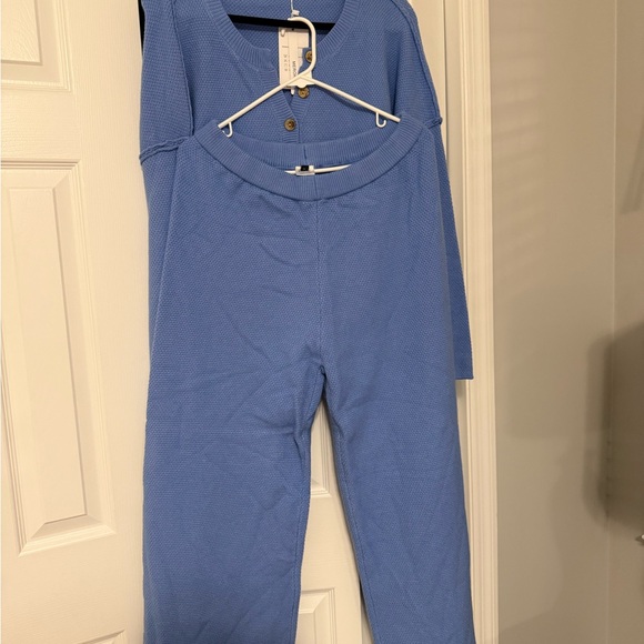 Amazon set in periwinkle! Super soft. Wooden buttons. - Picture 5 of 5